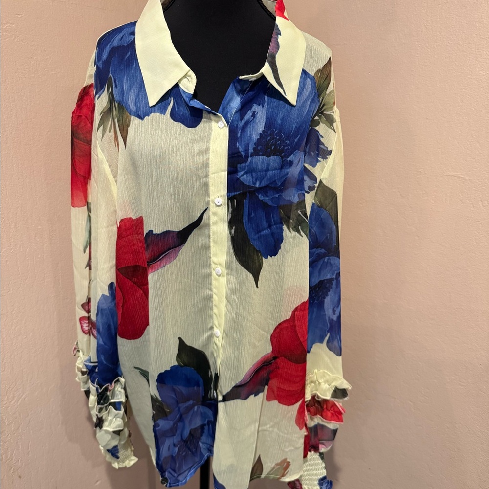 Colorful Artsy Aveloria Floral Button-Down Blouse in Cream W/ Blue & Red Blooms